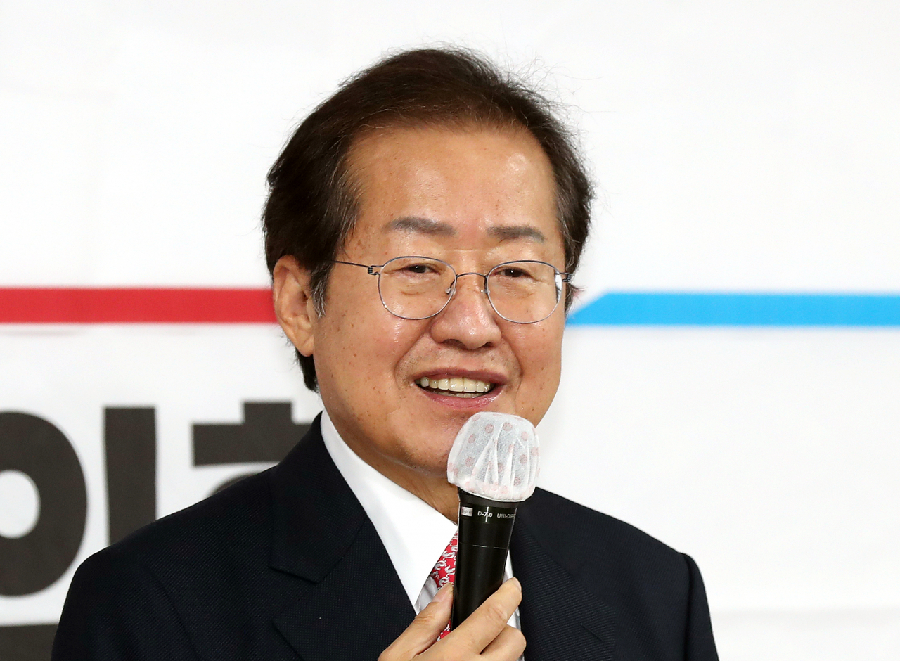 국민의힘 대권 주자인 홍준표 의원이 12일 오전 인천시 남동구 국민의힘 인천광역시당에서 열린 'jp희망캠프 인천지역 선거대책위원회 위원장 임명장 수여식'에서 당원들에게 지지를 호소하고 있다. [연합]