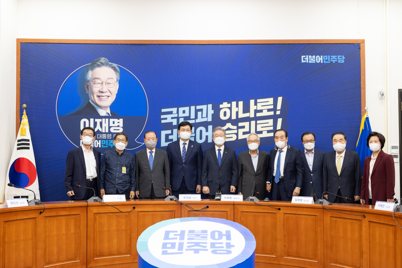 이재명 더불어민주당 대통령 후보가 13일 국회에서 민주당 상임고문단과 간담회를 진행하고 있다. [캠프 제공]
