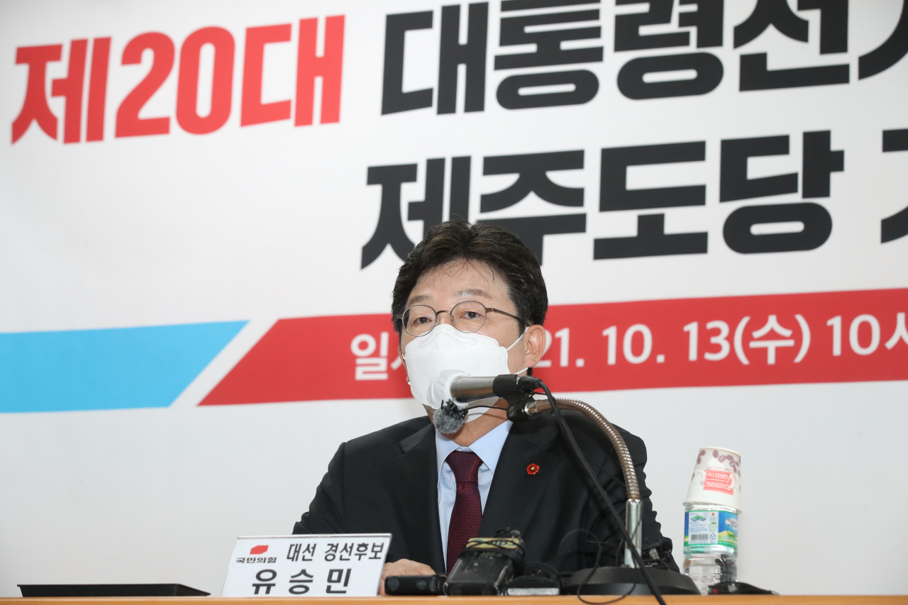 국민의힘 대선 경선 후보인 유승민 전 의원이 13일 오전 제주시 연삼로 국민의힘 제주도당사에서 기자간담회를 하고 있다. [연합]