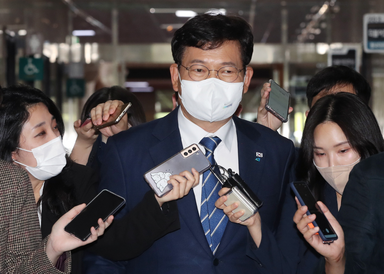 더불어민주당 송영길 대표가 13일 서울 여의도 국회에서 열린 비공개 당무위원회의에 참석하고 있다. [연합]