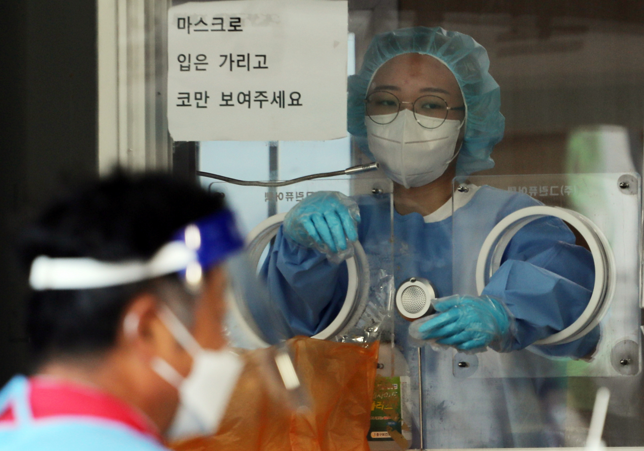 13일 오전 서울역 선별검사소 모습. 연합뉴스