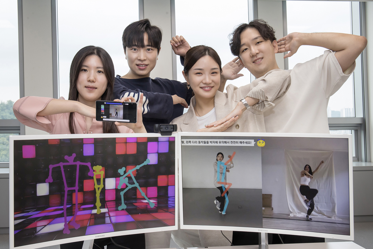 동작 인식 기술 기반 인공지능(AI) 댄스 게임 플랫폼을 개발한 삼성전자 사내 스타트업 ‘구스랩’ 직원들이 14일 기념촬영을 하고 있다. [삼성전자 제공]