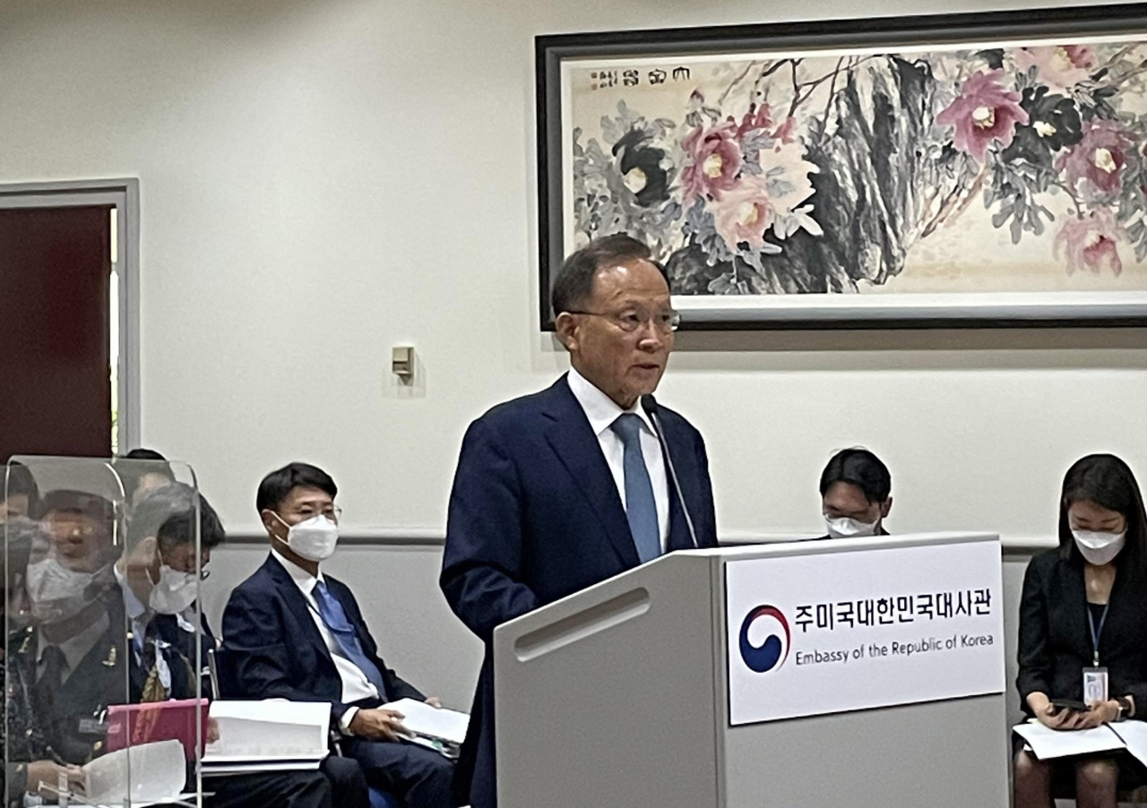 이수혁 주미대사는 13일(현지시간) 미국 워싱턴DC에서 열린 국회 외교통일위원회 국정감사에서 미국이 종전선언에 대해 진지하게 검토중이라고 밝혔다. [연합]