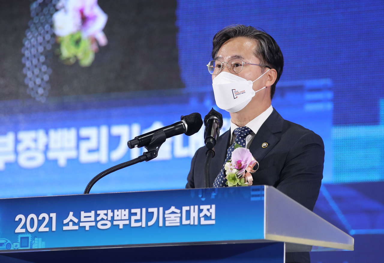 박진규 산업통상자원부 제1차관이 13일 경기 일산 킨텍스에서 열린 ‘2021 소부장뿌리기술대전개막식에서 축사를 하고 있다.［산업통상자원부 제공］