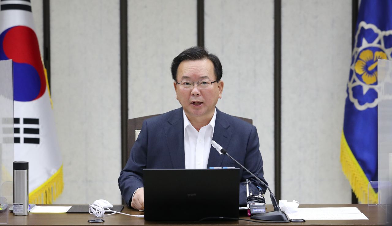 김부겸 국무총리가 14일 오전 세종시 정부세종청사에서 열린 국정현안조정회의를 주재하며 발언하고 있다.［연합］