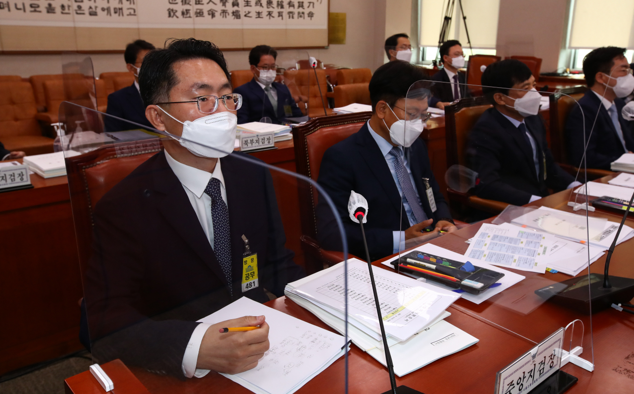 이정수 서울중앙지검장이 14일 오전 국회에서 열린 법제사법위원회의 서울고등검찰청, 수원고등검찰청 등에 대한 국정감사에 출석해 있다. 연합뉴스
