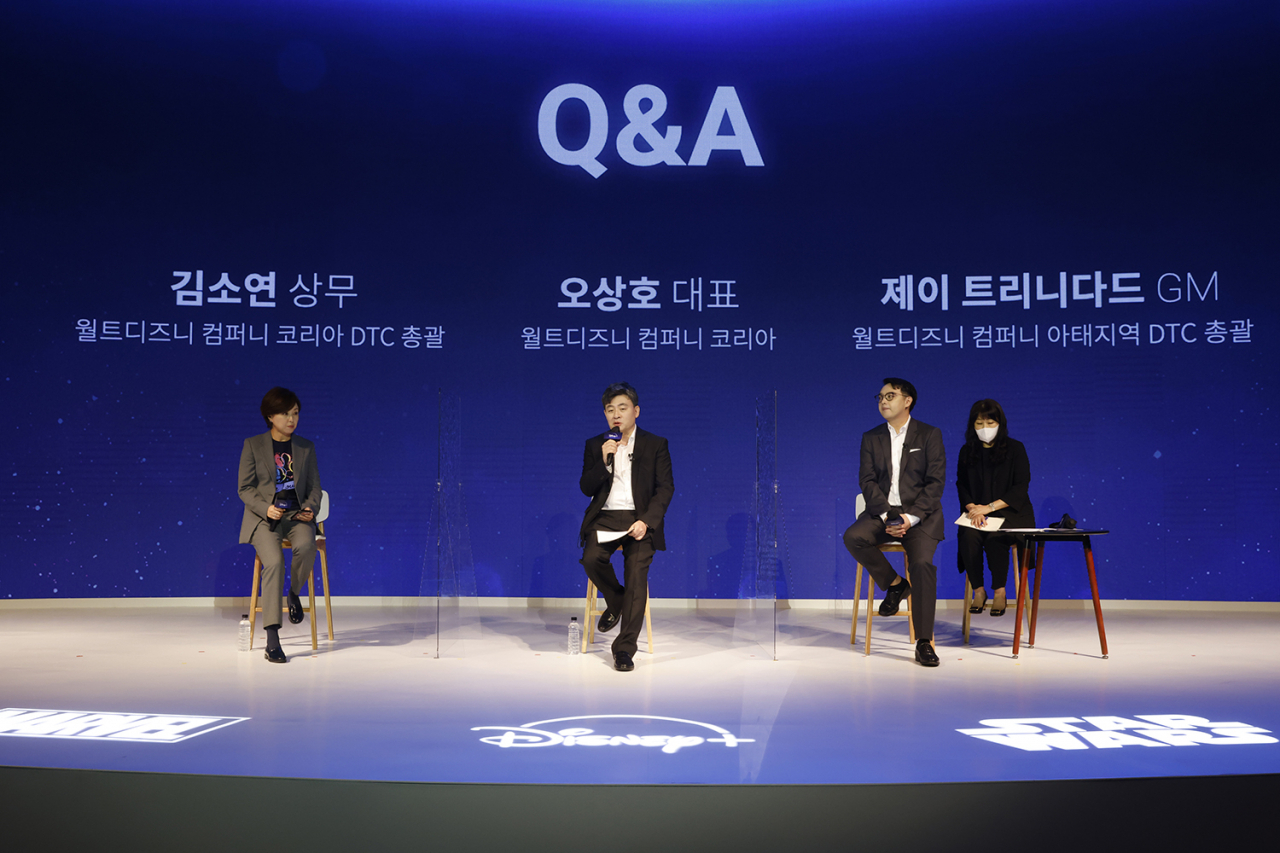 월트디즈니컴퍼니는 다음 달 12일 국내에 OTT 서비스 '디즈니 플러스'를 공식 런칭한다고 14일 밝혔다. 왼쪽부터 김소연 월트디즈니컴퍼니코리아 DTC 총괄, 오상호 대표, 제이 트리니다드 아태지역 DTC 총괄. [디즈니코리아 제공]