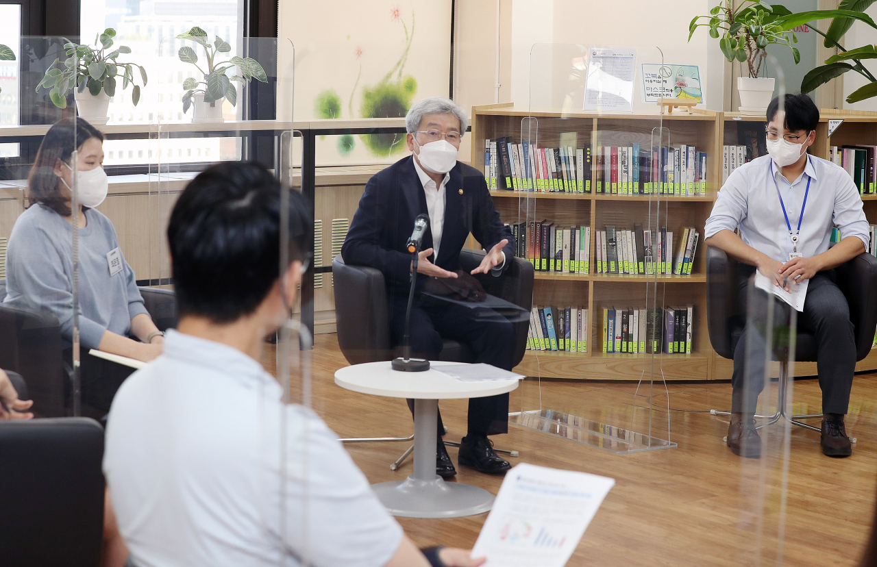 [사진=고승범 금융위원장이 14일 금융발전심의회 청년분과 회의에서 발언하고 있다.]