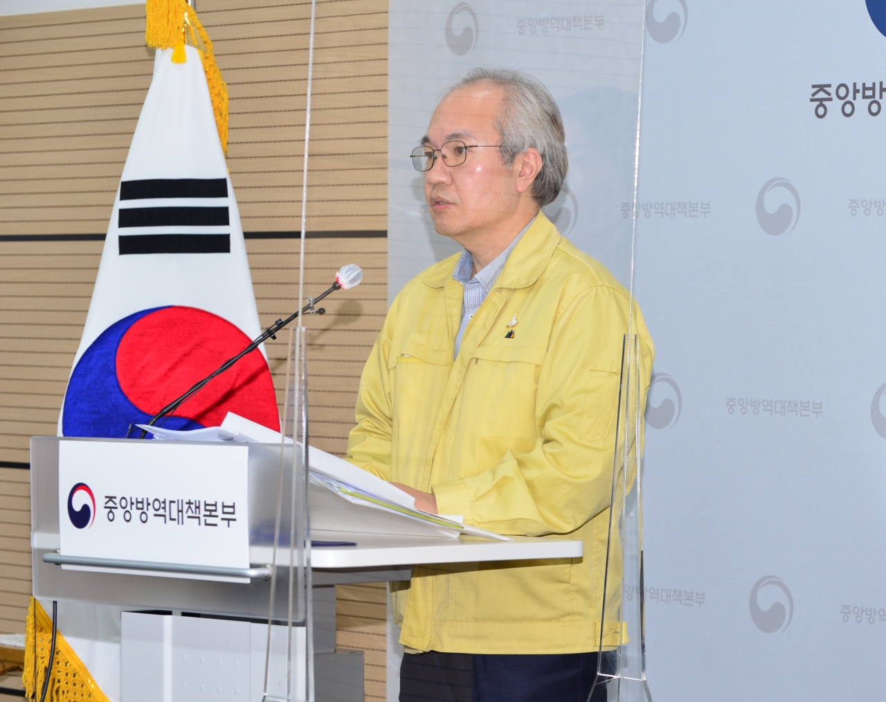 Kwon Jun-wook, the director of the Korea National Institute of Health (KNIH)