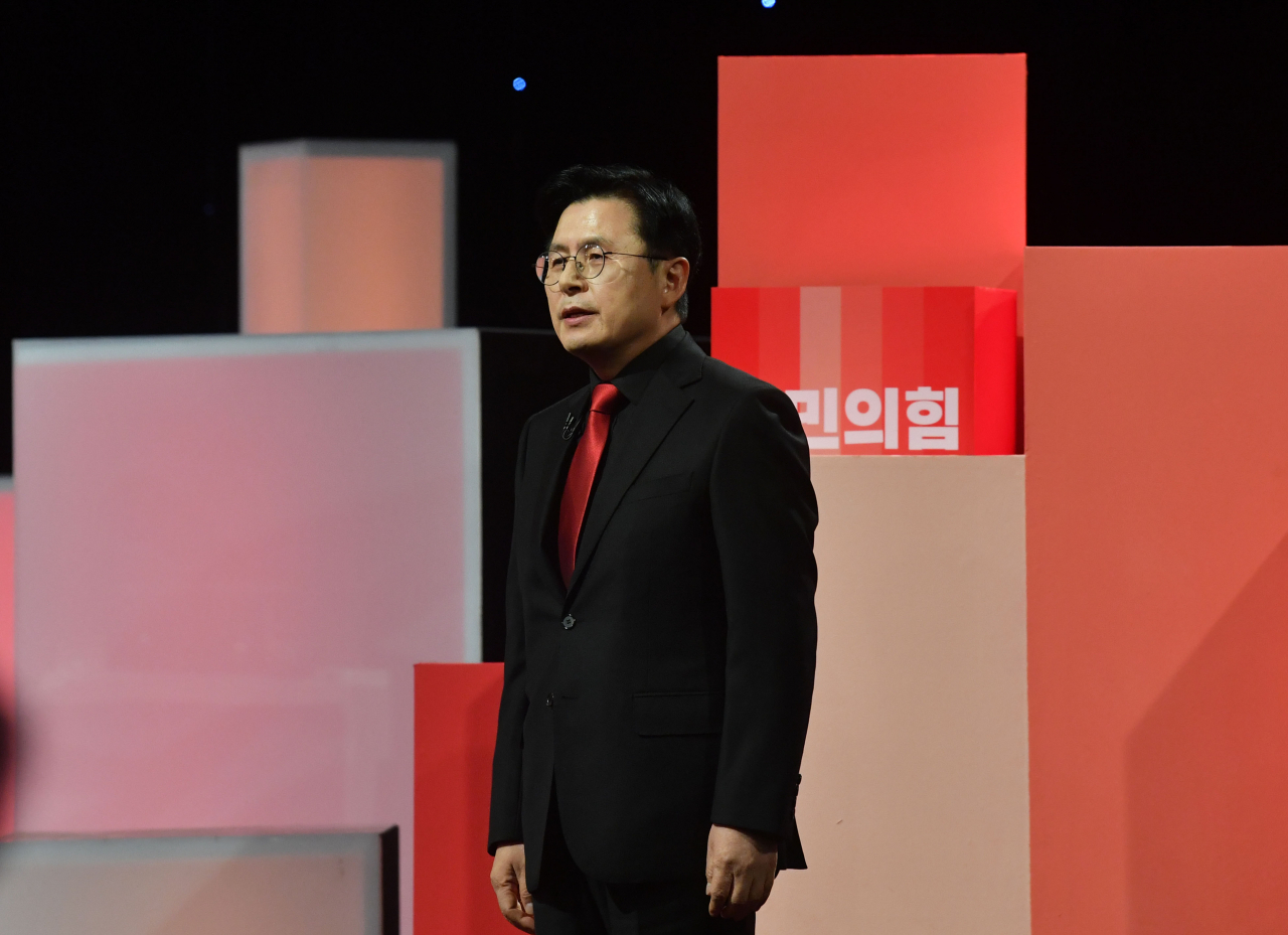2차 예비 경선에서 컷오프된 황교안 국민의힘 전 대표가 5일 오후 서울 여의도 한국방송공사 스튜디오에서 열린 제6차 방송토론회에서 인사말을 하고 있다. [연합]