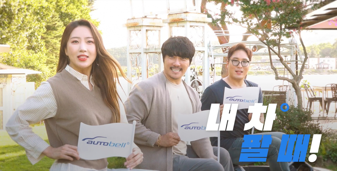 유튜브의 인기 웹예능 ‘주크박스 시즌2’ 출연자들이 현대글로비스 내 차 팔기 서비스 ‘오토벨’의 CM송을 제작하고 있다. [현대글로비스 제공]