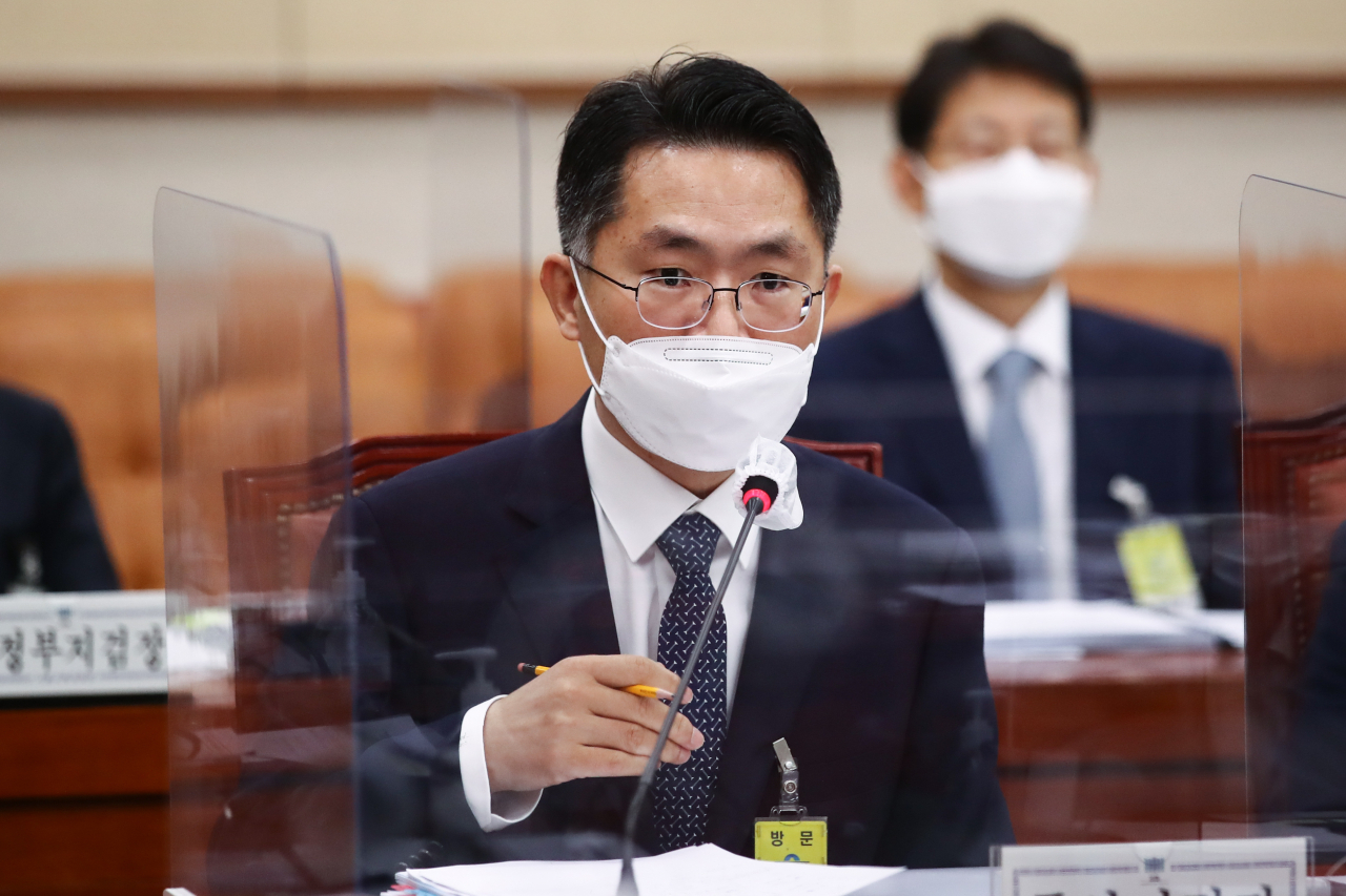이정수 서울중앙지검장이 지난 14일 국회 법제사법위원회의 서울고등검찰청, 수원고등검찰청 등에 대한 국정감사에서 의원들의 질문에 답하고 있다. [연합]