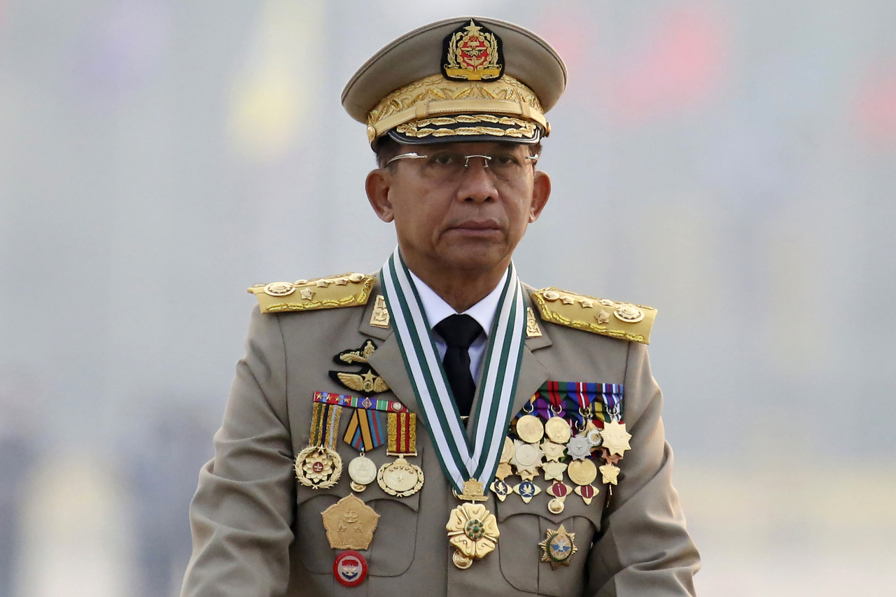 민 아웅 흘라잉 미얀마 군 총사령관. 아세안(ASEAN·동남아국가연합)은 10월 말 열리는 아세안정상회의에 민 아웅 흘라잉 총사령관의 참석을 불허했다. 미얀마 군 대변인은 17일 “외세 개입”이라고 비판했다. [AP]