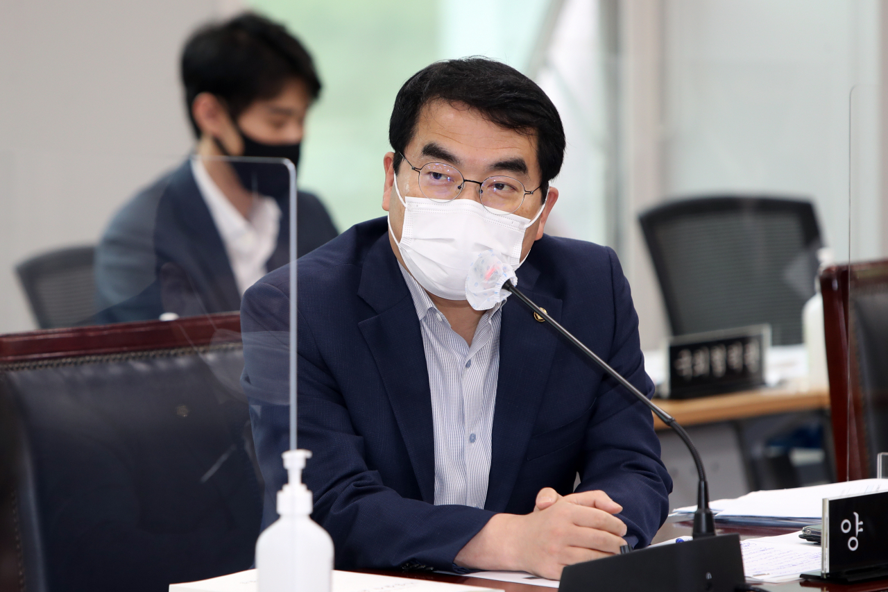 더불어민주당 양기대 의원이 지난 15일 오후 전남 무안군 삼향읍 전남경찰청에서 열린 국회 행정안전위원회의 전남경찰청에 대한 국정감사에서 질의하고 있다. [연합]