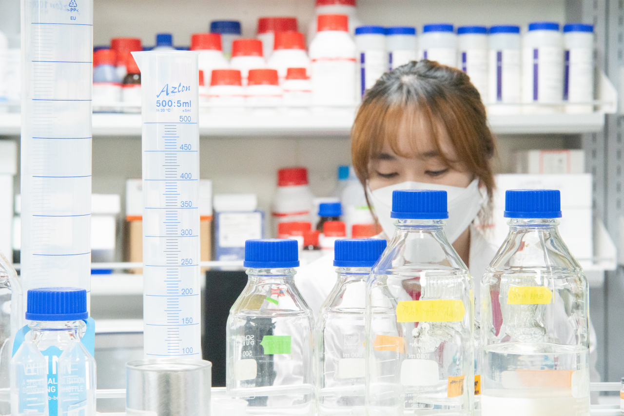 독립바이오제약 연구진이 베체트병 치료제 개발을 위한 연구를 진행하고 있다.[독립바이오제약 제공]