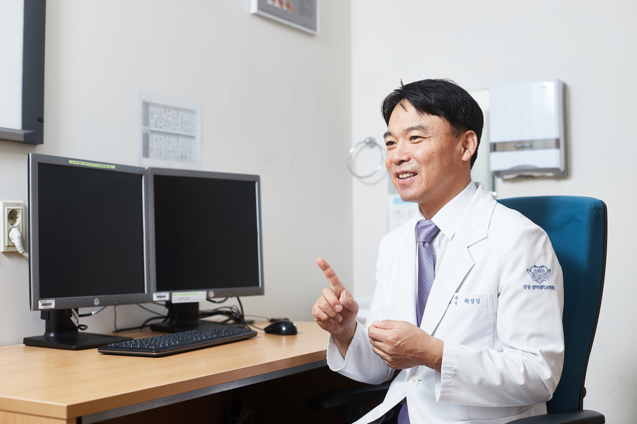 위암의 예방을 위해서는 반드시 식생활습관과 금연이 중요하다. 음식을 짜게 먹지 말고, 질산염 및 아질산염이 많은 훈제음식은 피하는 것이 좋다. 마지막으로 헬리코박터 균의 감염도 위암의 발생 위험을 높일 수 있기 때문에 위암의 고위험군에서는 반드시 치료를 고려해야 한다.