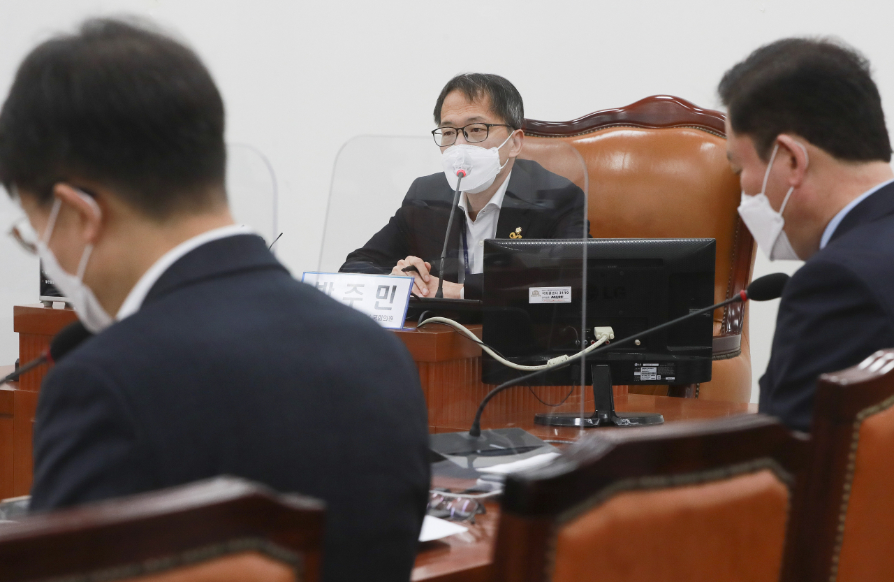 박주민 더불어민주당 고발사주 국기문란 진상규명 태스크포스(TF) 단장이 19일 오전 서울 여의도 국회에서 열린 TF 2차 회의에서 발언하고 있다. [이상섭 기자]