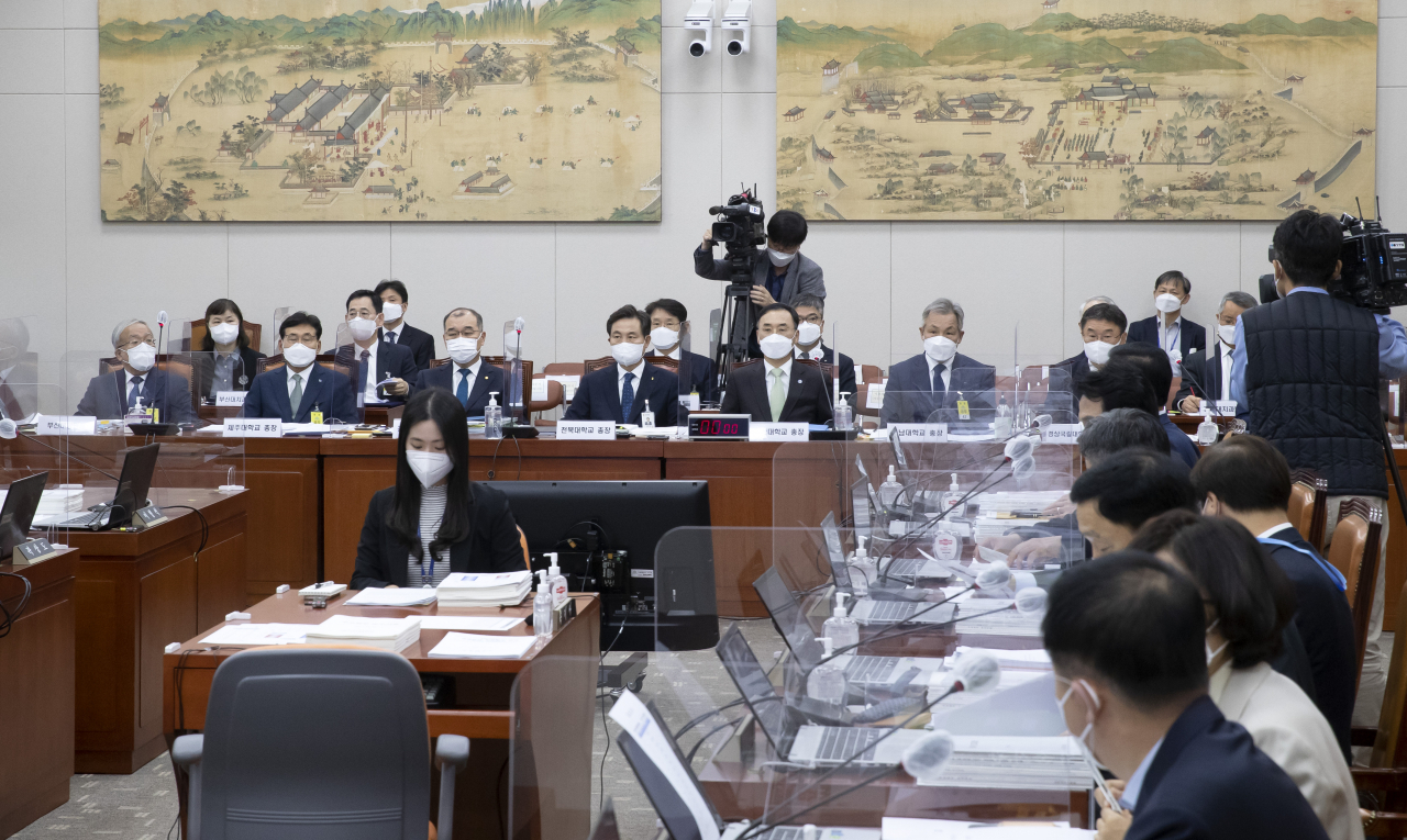 19일 국회에서 교육위원회의 부산대·경북대·전남대·전북대·제주대·부산대병원 등에 대한 국정감사가 열리고 있다. [국회사진기자단]