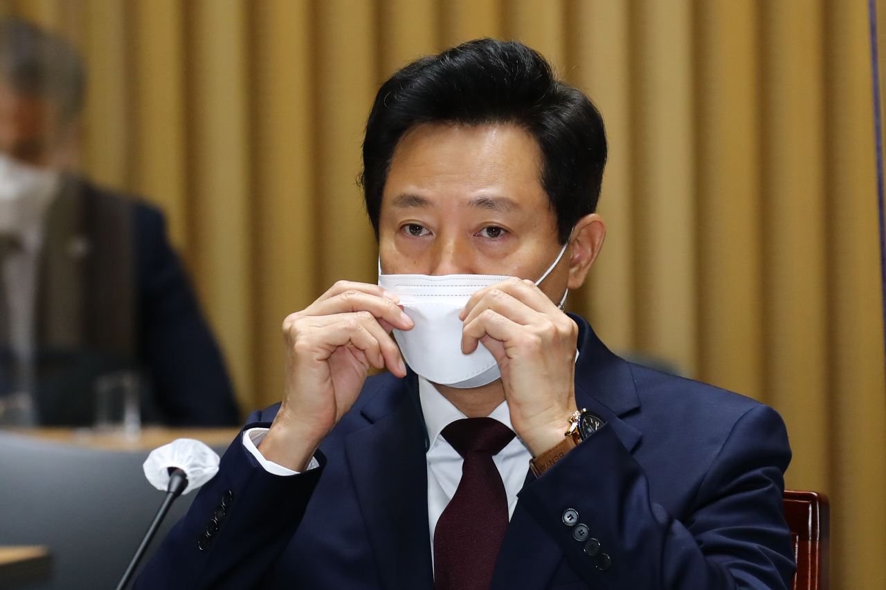 오세훈 서울시장이 20일 서울시청에서 열린 국회 국토교통위원회 서울시 국정감사에 출석하고 있다. 연합뉴스