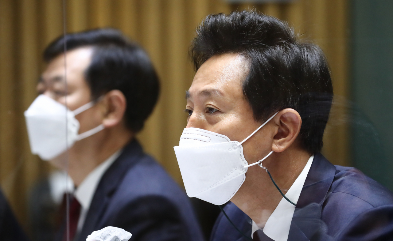 오세훈 서울시장이 20일 서울시청에서 열린 국회 국토교통위원회의 서울시 국정감사에서 의원들의 질의에 답변하고 있다. [연합]