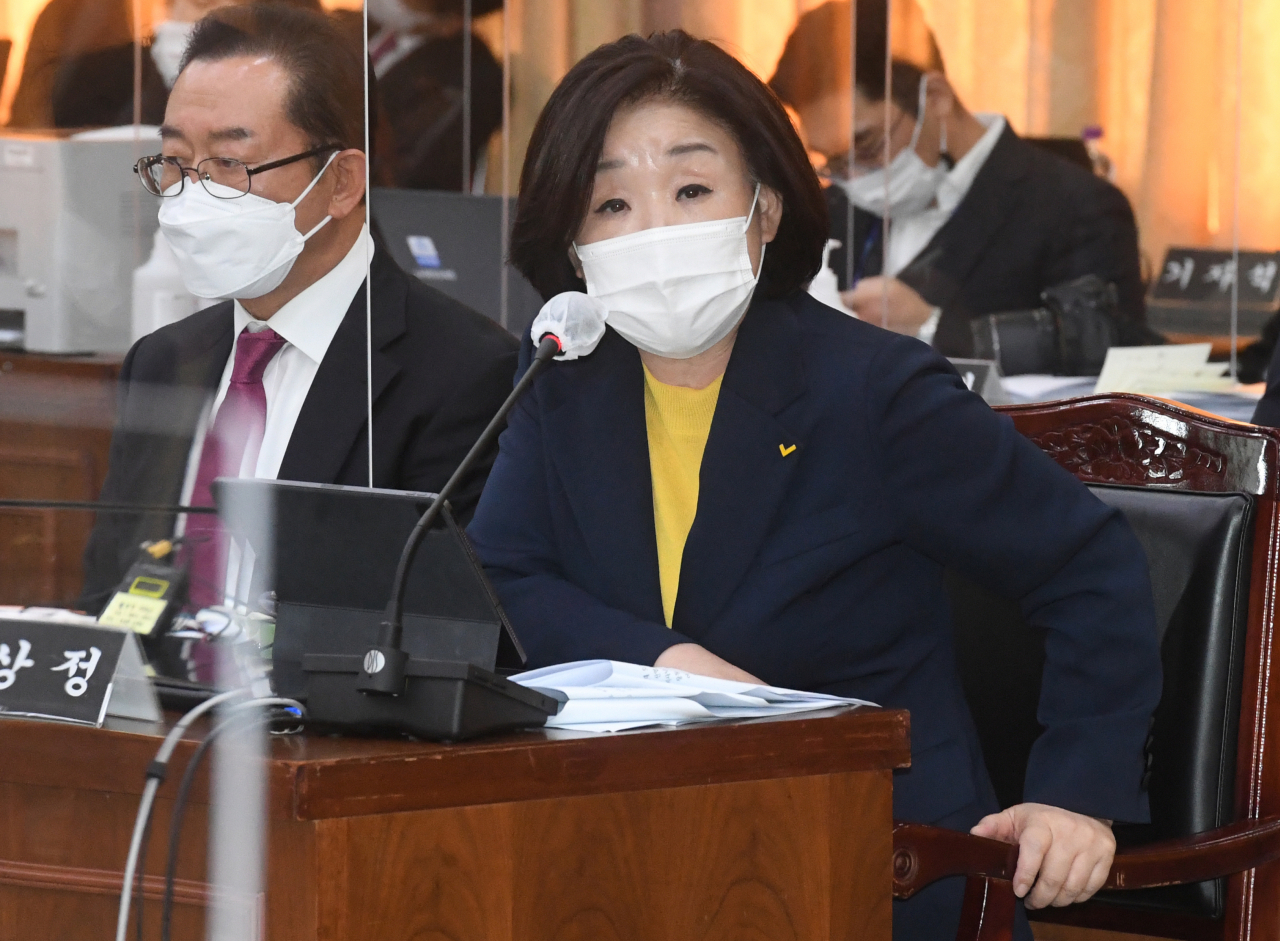 심상정 정의당 의원이 20일 경기도 수원시 경기도청에서 열린 국회 국토교통위원회의 경기도에 대한 국정감사에서 질의하고 있다. [국회사진기자단]