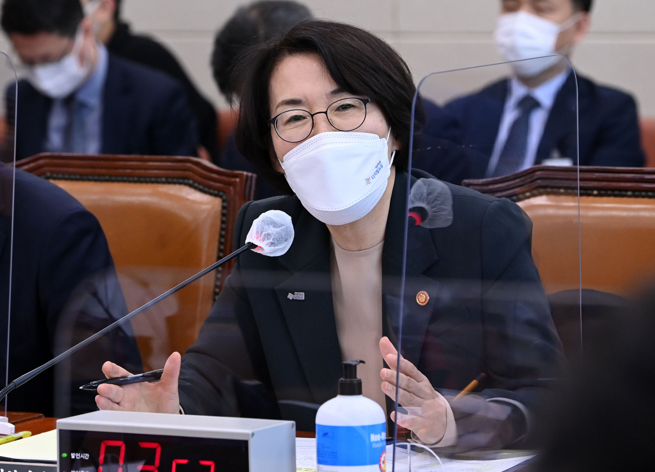 임혜숙 과학기술정보통신부 장관이 20일 서울 여의도 국회에서 열린 과학기술정보방송통신위원회의 과학기술정보통신부 종합감사에서 의원 질의에 답변하고 있다. [국회사진기자단]
