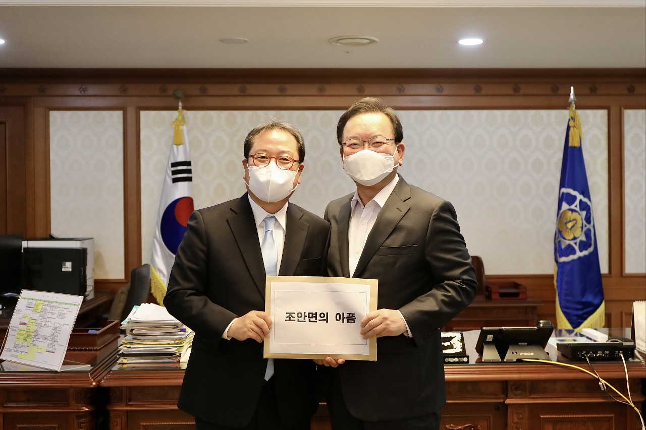 조광한(왼쪽) 남양주시장, 김부겸 국무총리 면담