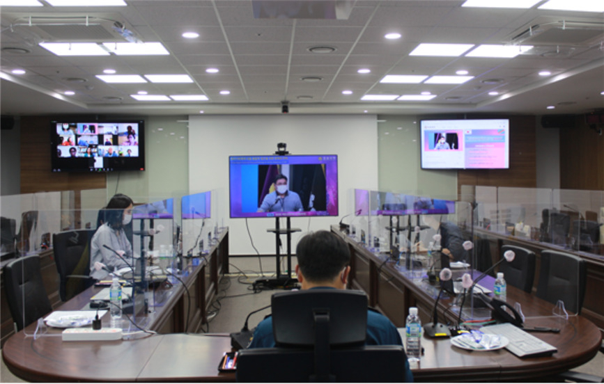 경찰대학이 콩고민주공화국(DR콩고) 경찰청·젠더부·보건부 소속 고위 공무원 21명을 대상으로 ‘성 기반 폭력 대응 역량 강화’ 온라인 연수를 진행하는 모습. [경찰대학 제공]