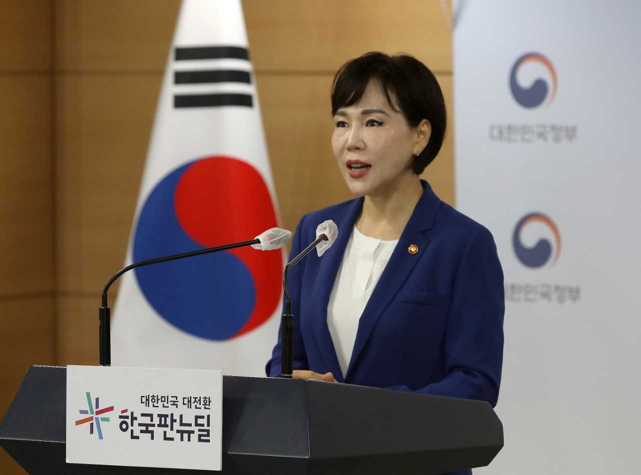 국민권익위원회는 21일 전현희 위원장이 전날 국회 국정감사에서 이재명 더불어민주당 대선후보의 무료변론 의혹에 대해 청탁금지법 위반 여부를 판단하기 어렵다는 취지로 답변한 것과 관련, 변호사들이 가까운 지인의 경우 무료변론을 하는 경우도 있다는 원론적 발언이었다고 해명했다. 자료사진. [헤럴드DB]