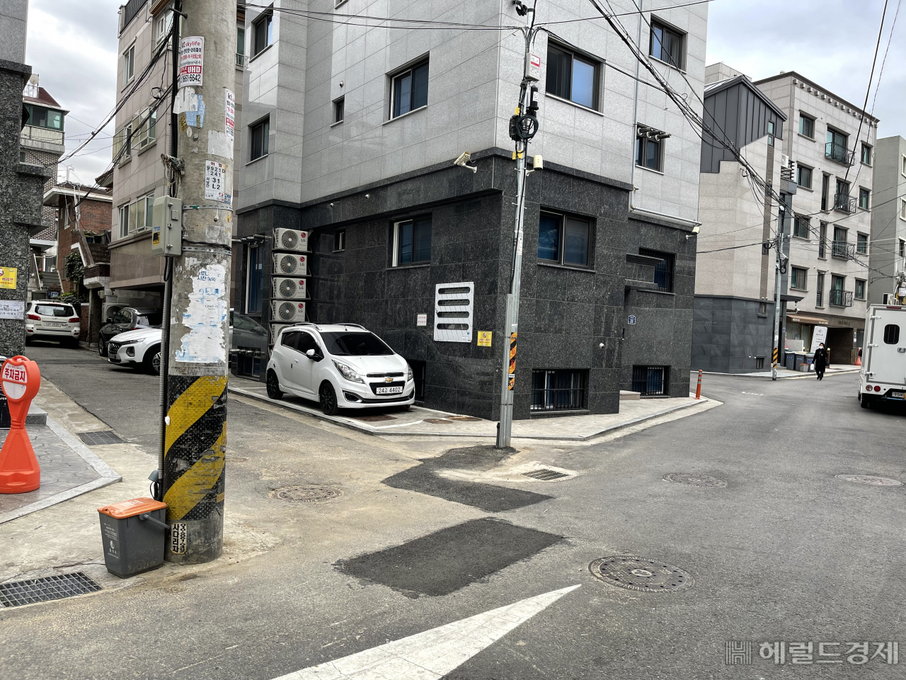 통신주 이설 공사 후. [동작구 제공]