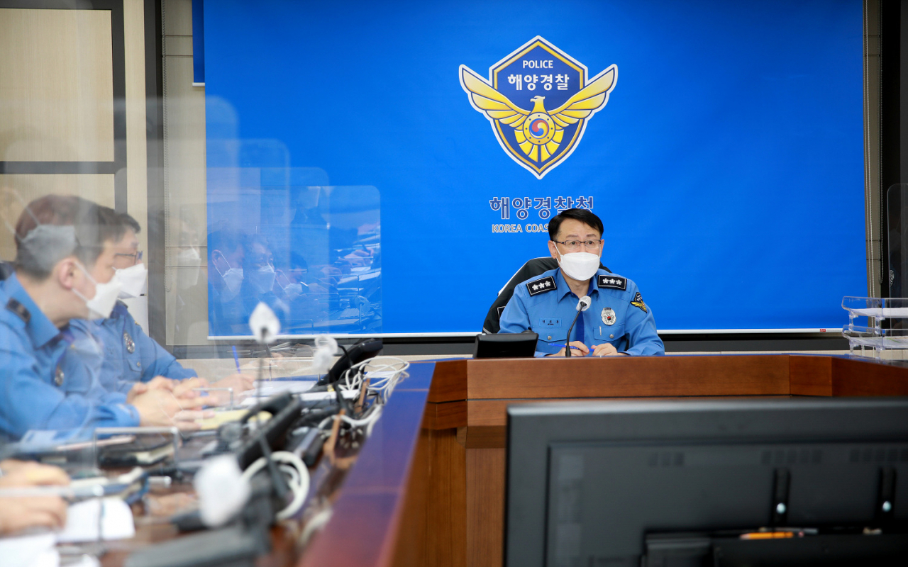 21일 해양경찰청이 독도 해상 어선 전복 사고와 관련해 대책회의를 열고 있다. [해양경찰청 제공]