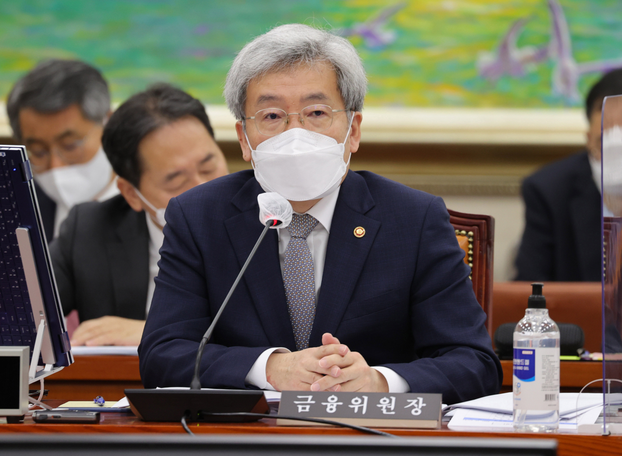 고승범 금융위원장이 21일 서울 여의도 국회에서 열린 정무위원회의 금융위원회, 금융감독원 등에 대한 2021년도 종합국정감사에서 질의에 답변하고 있다. [연합]