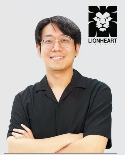 ‘오딘: 발할라 라이징’의 아트 총괄을 맡고 있는 김범 AD. 넥슨 ‘마비노기 영웅전’, ‘야생의 땅 듀랑고’ 등으로 이미 스타덤에 오른 그는 게임원화 지망생들의 롤모델로도 꼽힌다.