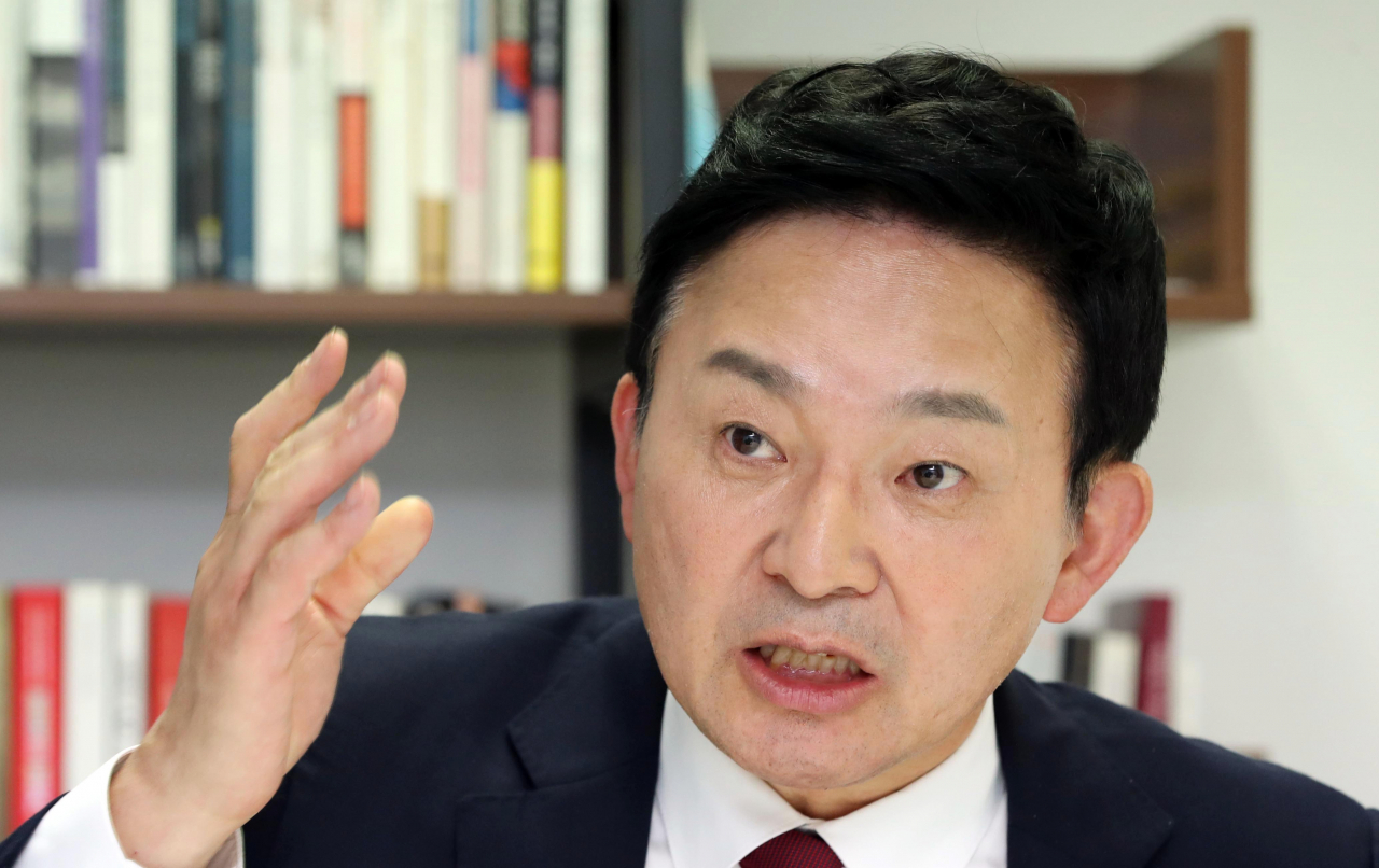 국민의힘 대권주자인 원희룡 전 제주지사는 24일 부인의 ‘이재명 소시오패스’ 발언 논란과 관련 검증 과정의 일환이라고 밝혔다. 자료사진. [연합]
