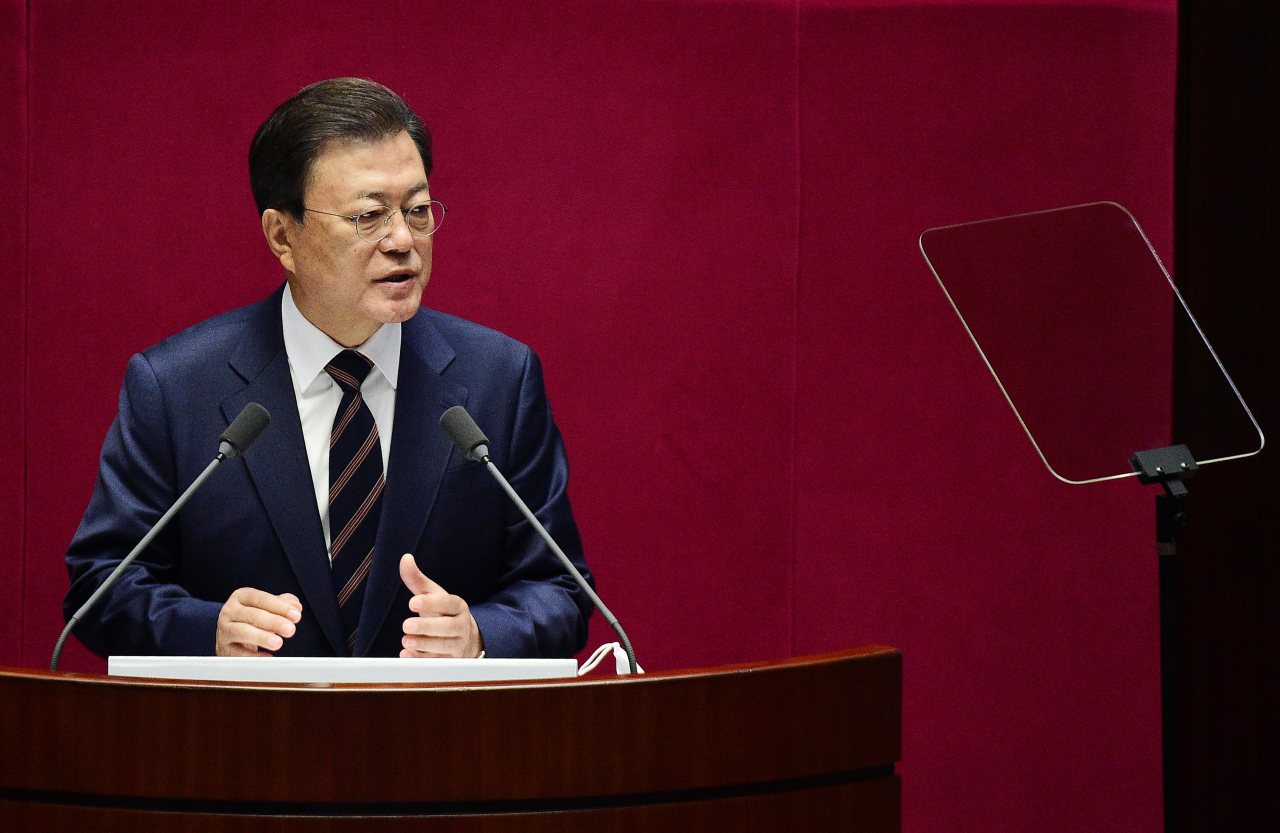 문재인 대통령이 25일 국회 본회의장에서 2022년도 예산안 시정연설을 하고 있다. [이상섭 기자]