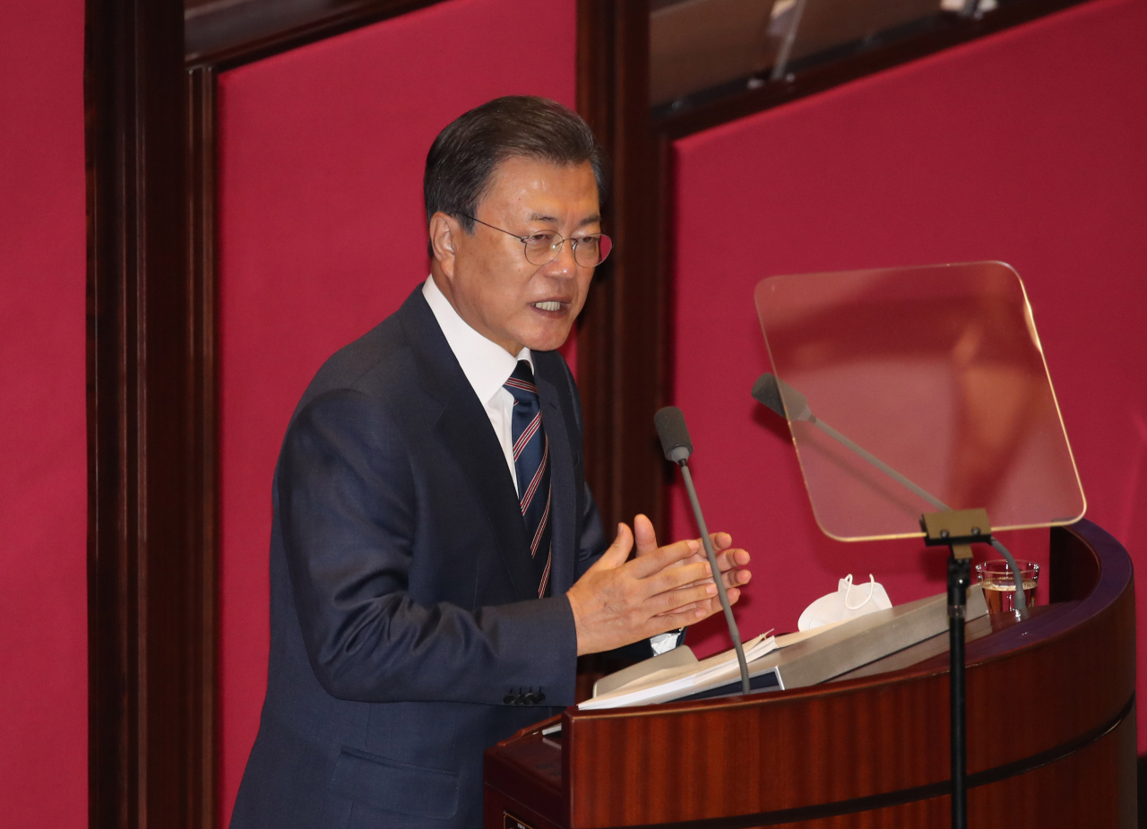 문재인 대통령이 25일 국회 본회의장에서 2022년도 예산안 시정연설을 하고 있다. [이상섭 기자]