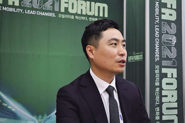 한지형 오토노머스에이투지 대표가 자율주행차 개발 로드맵에 대해 설명하고 있다.