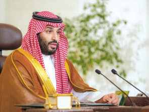 사우디아라비아 빈 살만(Mohammed bin Salman) 왕세자가 현지시간 23일 친환경 이니셔티브를 발표하고 있다. [로이터]