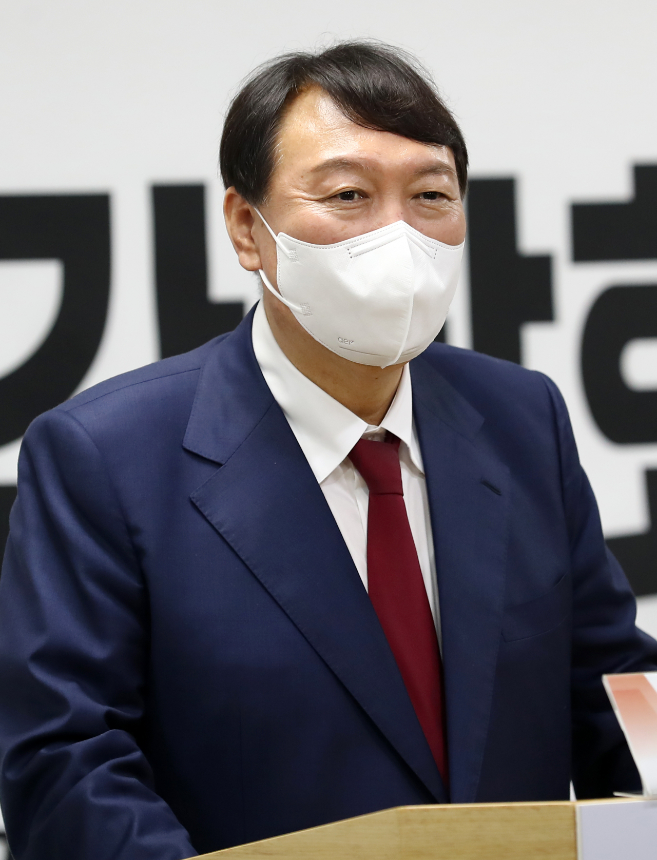 국민의힘 대권주자인 윤석열 전 검찰총장이 25일 오후 대전시 중구 대흥동 국민의힘 대전시당에서 기자회견을 하고 있다. [연합]