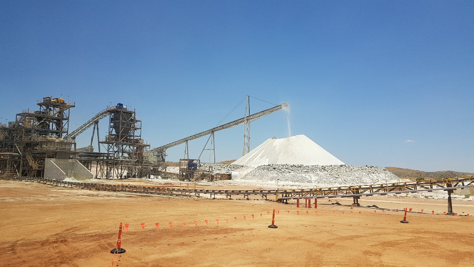 포스코가 호주 리튬광산 업체 필바라(Pilbara Minerals)로부터 연간 31만5000t의 리튬 광석을 확보하는 포스코리튬솔루션 합작투자 계약을 맺었다. 필바라 미네랄스의 리튬광산[포스코 제공]