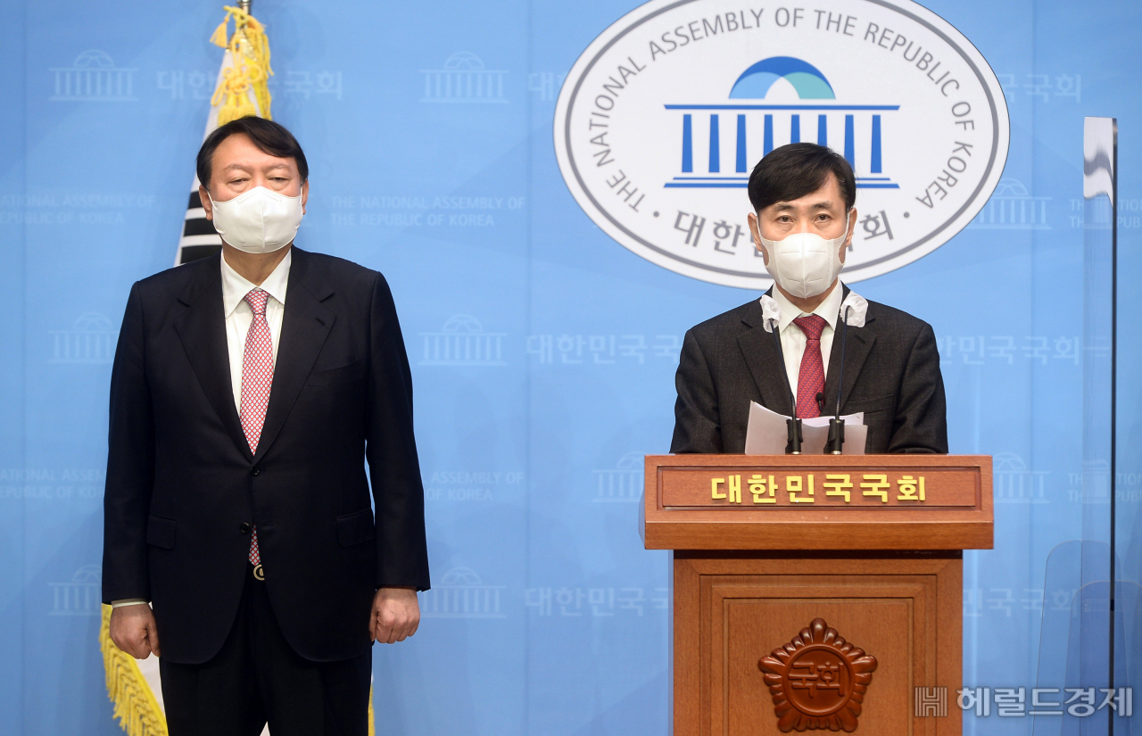 [헤럴드경제=이상섭 기자] 국민의힘 하태경 의원이 지난 10월27일 서울 여의도 국회 소통관에서 국민의힘 윤석열 대선 경선후보의 대선 캠프에 공동선대위원장으로 합류하는 기자회견을 하고 있다.