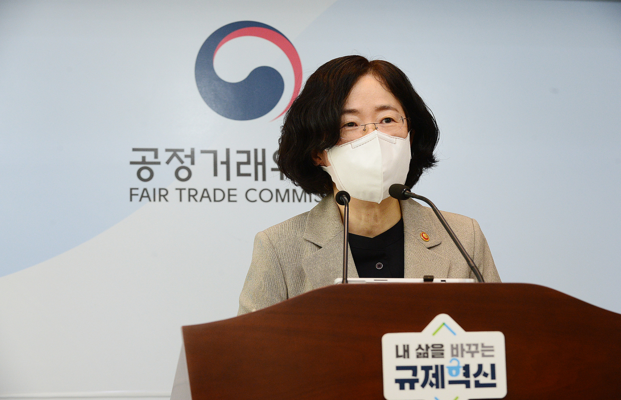 조성욱 공정거래위원장은 28일 정부세종청사에서 기자간담회를 열고 “(항공 기업결합이) 연내에는 심사 마무리될 것”이라고 밝혔다. 미국과 유럽(EU) 경쟁당국 결정이 결합에 필요하다는 점을 감안, 선제적으로 일정을 제시해 속도전을 유도하려는 취지가 담겼다. 해양수산부와 갈등을 빚고 있는 해운담합 관련 해운법에 대해서는 국무조정실이 ‘논의의 장’을 만들면 참여하겠다고 말했다. [공정거래위원회 제공]