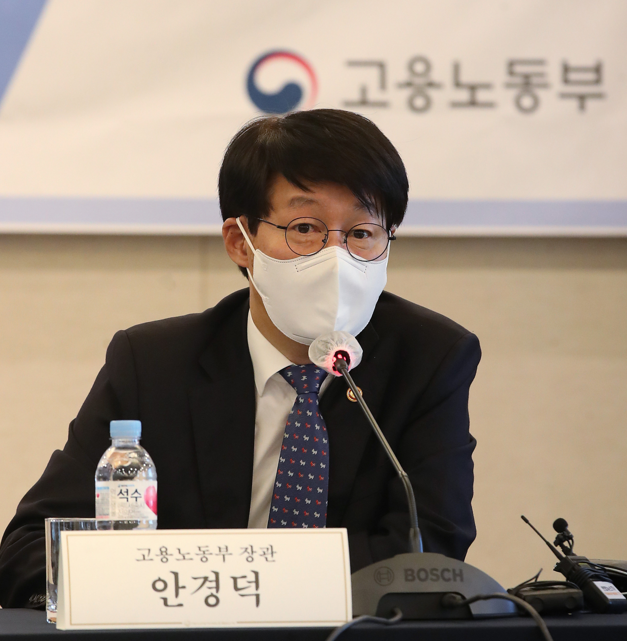 28일 오후 서울 중구 프레스센터에서 열린 2021년 제2차 청년고용촉진특별위원회에서 안경덕 고용노동부 장관이 발언하고 있다. [연합]