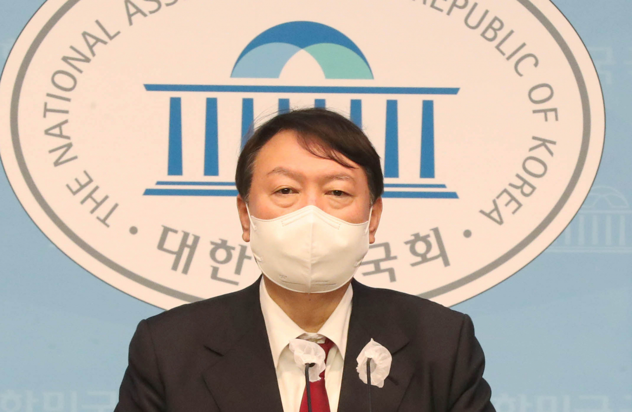 국민의힘 윤석열 대선 경선 후보가 28일 국회 소통관에서 대국민 지지호소문을 발표하고 있다. [연합]