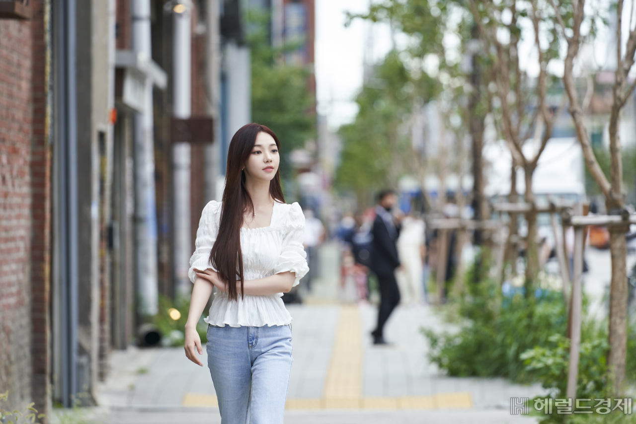 카리나가 서울의 인기 명소를 둘러본다. [서울시 제공]