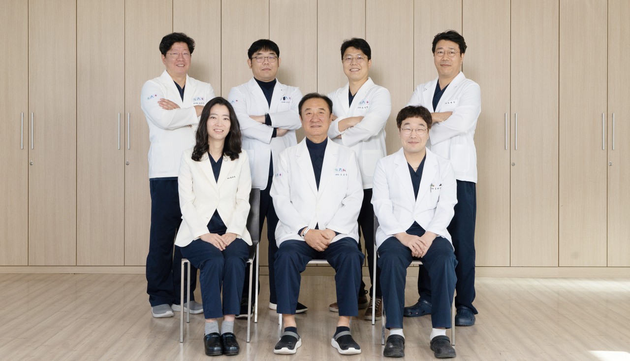 중부권 화상 중점 의료기관인 베스티안우송병원이 대전화병원이란 이름으로 새출발한다. 대전화병원 의료진들이 기념촬영을 하고있다.