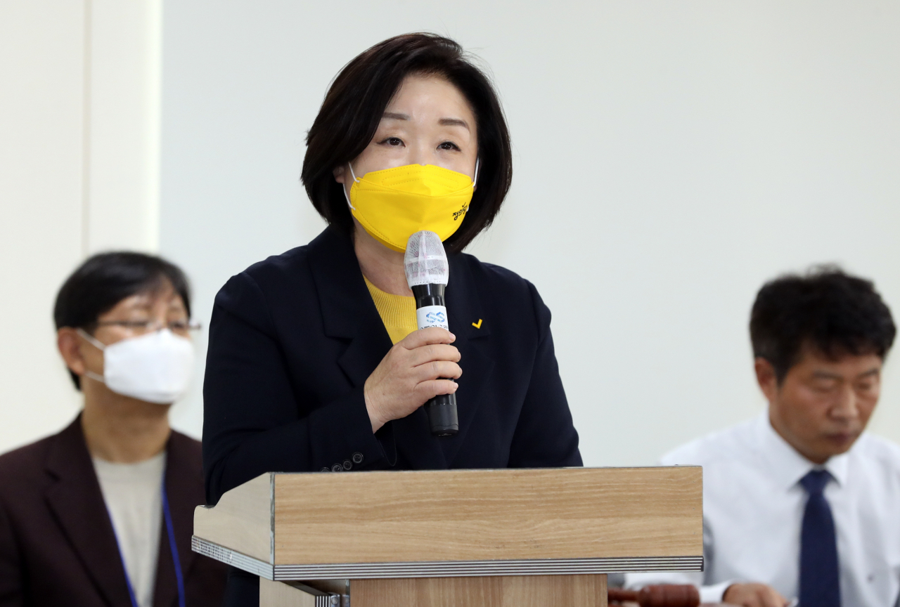 심상정 정의당 대선후보가 지난달 31일 오후 서울 중구 스페이스쉐어 서울중부센터에서 열린 전국위원회에 참석, 대선 후보자 인준안이 통과된 뒤 발언하고 있다. [연합]