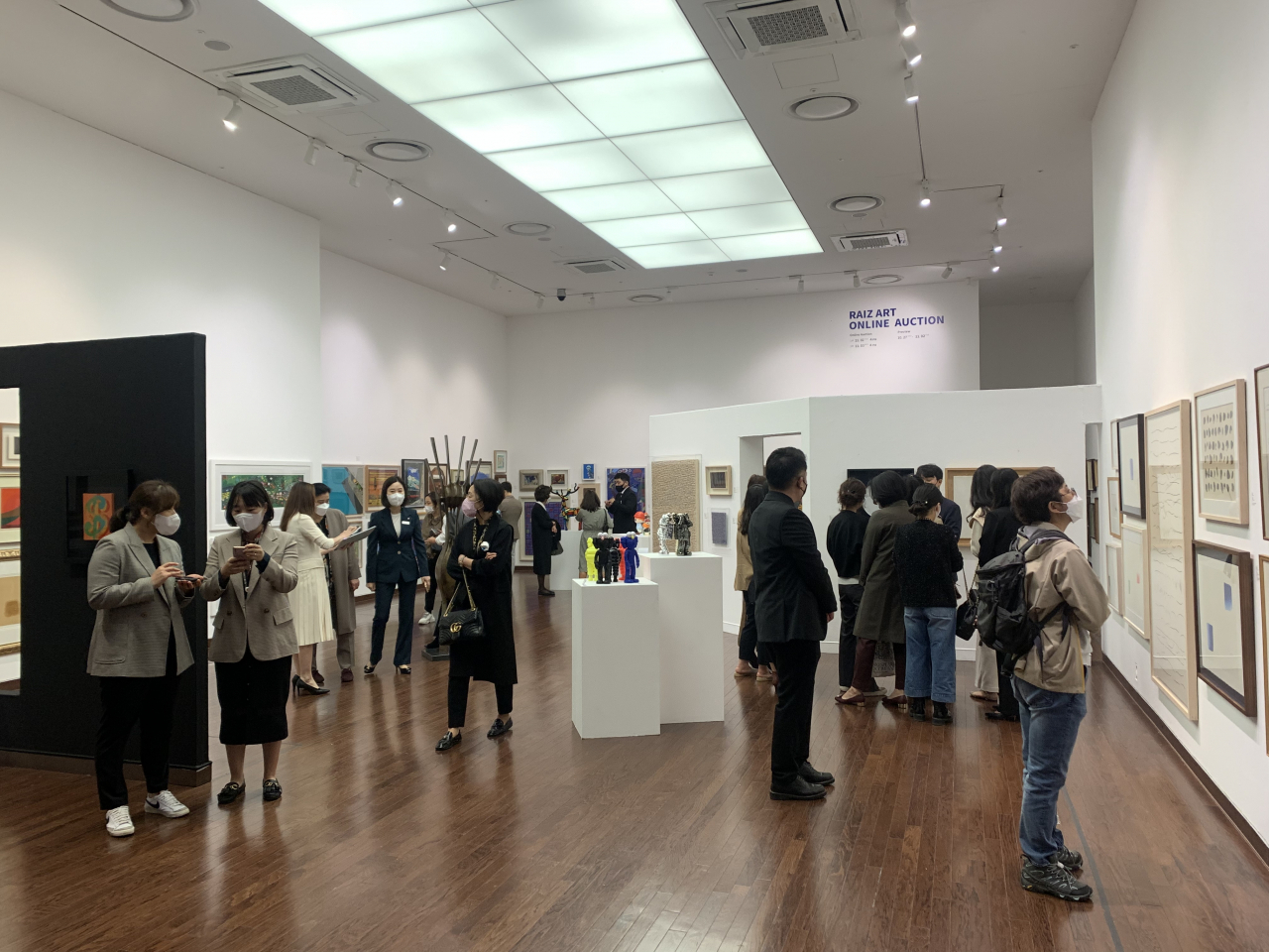 롯데백 광복점 갤러리, 국내외 유명 작가 작품 전시회 전경. [롯데백화점 제공]