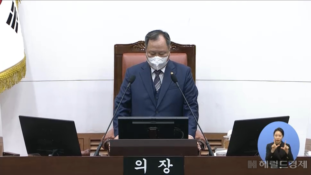 1일 서울시의회 의사당에서 김인호 의장이 제303회 정례회 제1차 본회의를 진행하고 있다. [서울시의회 라이브]