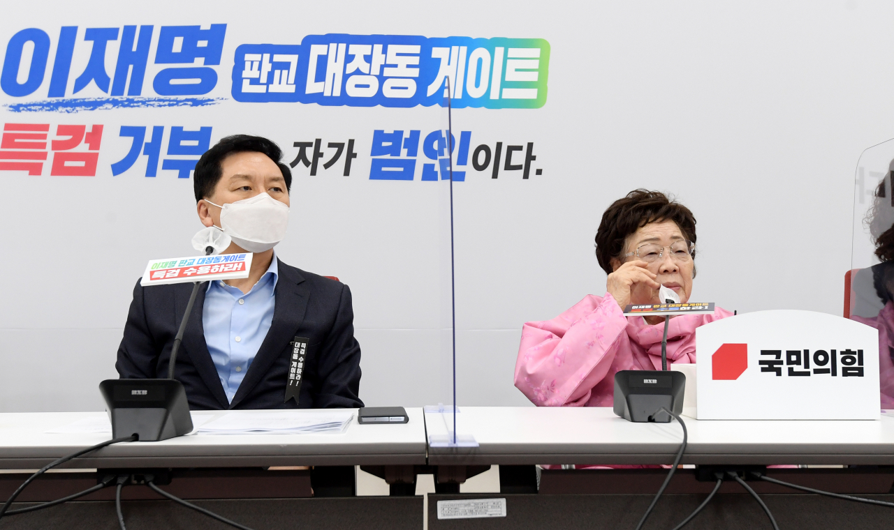 국민의힘 김기현 원내대표가 1일 오후 국회에서 일본군 위안부 피해자인 이용수 할머니와 면담하기 전 인사말을 하고 있다. [연합]